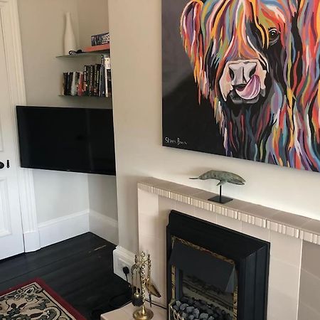 Beautiful Traditional Flat In The Center Of Largs. エクステリア 写真