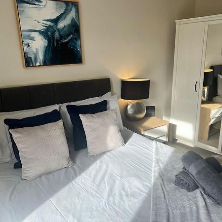 Beautiful Traditional Flat In The Center Of Largs. エクステリア 写真