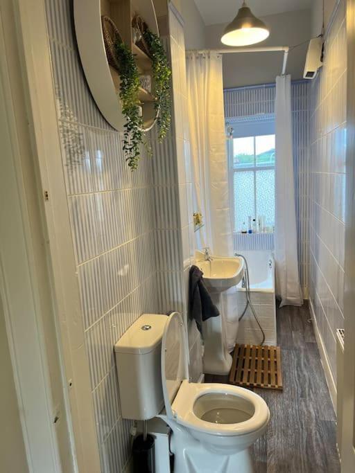 Beautiful Traditional Flat In The Center Of Largs. エクステリア 写真