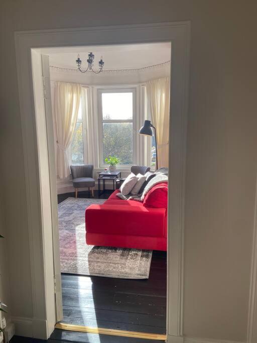 Beautiful Traditional Flat In The Center Of Largs. エクステリア 写真