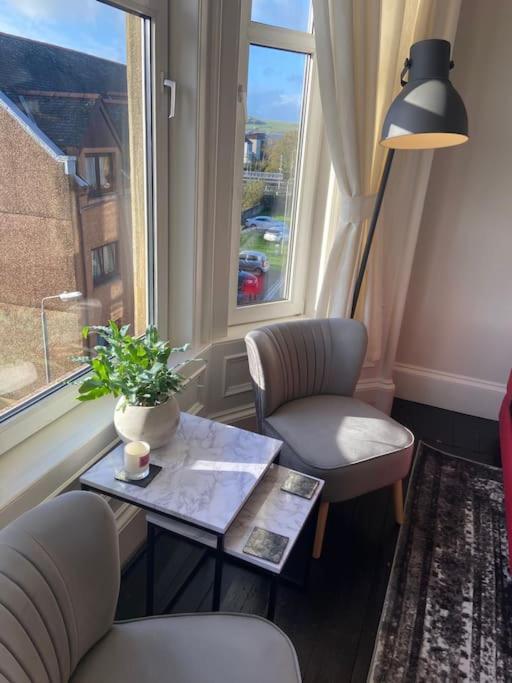 Beautiful Traditional Flat In The Center Of Largs. エクステリア 写真