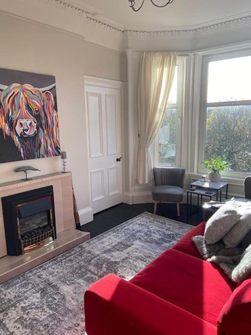 Beautiful Traditional Flat In The Center Of Largs. エクステリア 写真