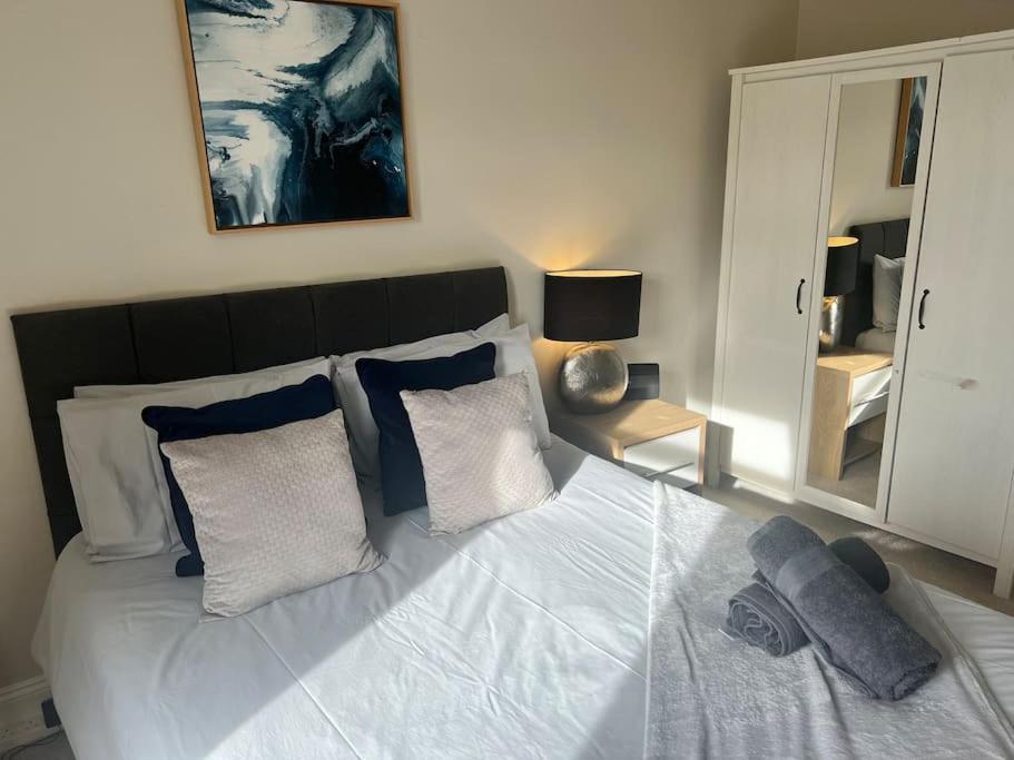 Beautiful Traditional Flat In The Center Of Largs. エクステリア 写真