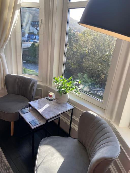Beautiful Traditional Flat In The Center Of Largs. エクステリア 写真